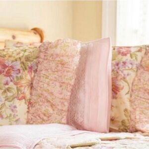 April Cornell Cream Floral standard set of PILLOWCASES RUFFLED. NEW IN BAG